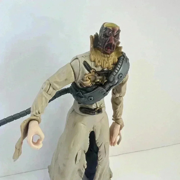 Scarecrow Action Figure 2005 Hasbro DC Comics Face Change No missile Batman 5" - Picture 2 of 10